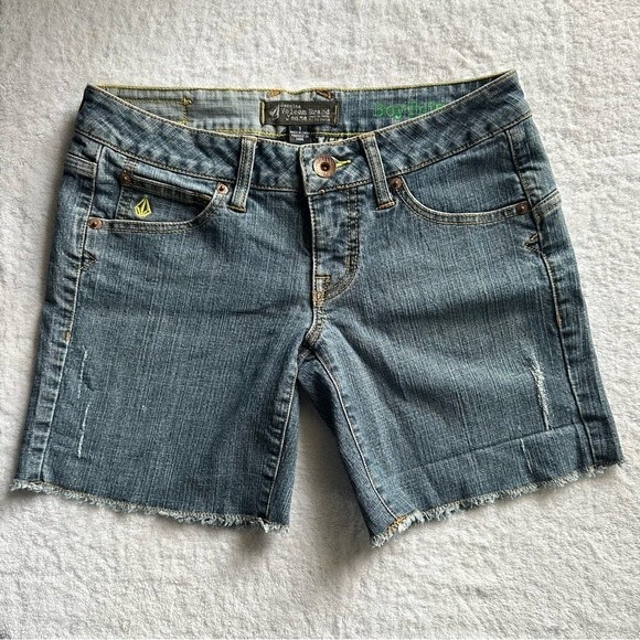 Volcom Boyfriend Cut Factory Distressed Medium Wash Denim Jeans Shorts Size 1 - Picture 2 of 4